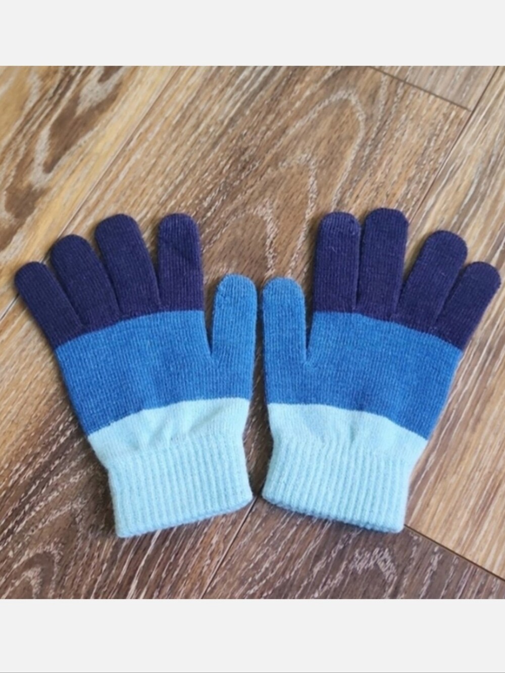 NWOT Light Blue Teal Navy Colorblock Gloves
